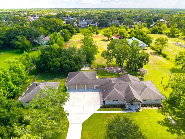 603 Rustic Lane, Friendswood, TX 77546