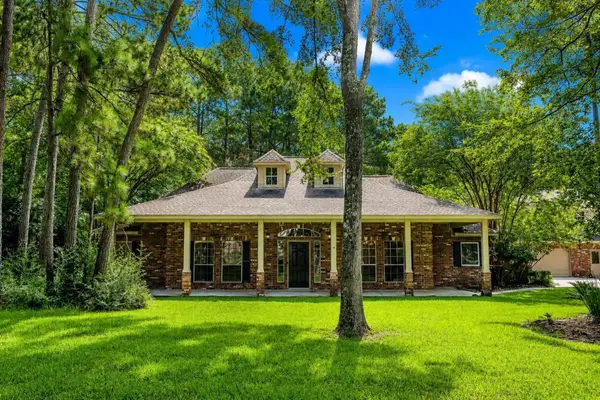 10034 Crestwater Circle, Magnolia, TX 77354