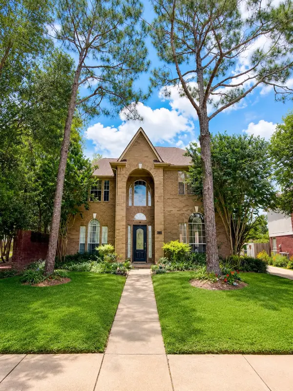 13538 Shadow Falls Court, Houston, TX 77059