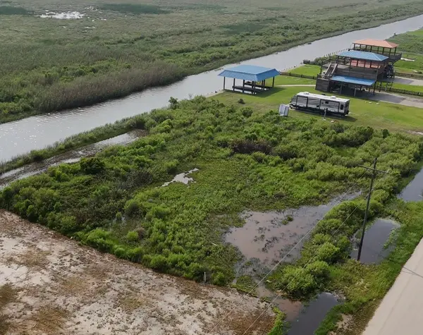 1255 Van Sant, Gilchrist, TX 77617