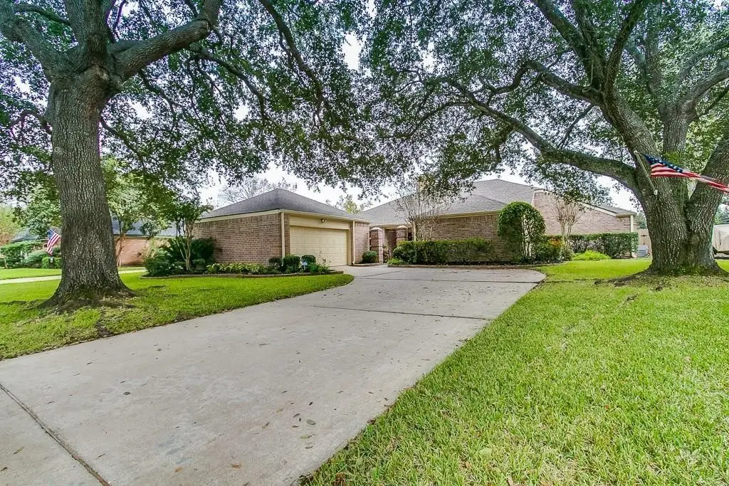 3915 Pleasant Valley Drive, Missouri City, TX 77459 - #1