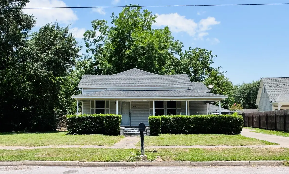 106 W Prairie Avenue, Eagle Lake, TX 77434 - #1