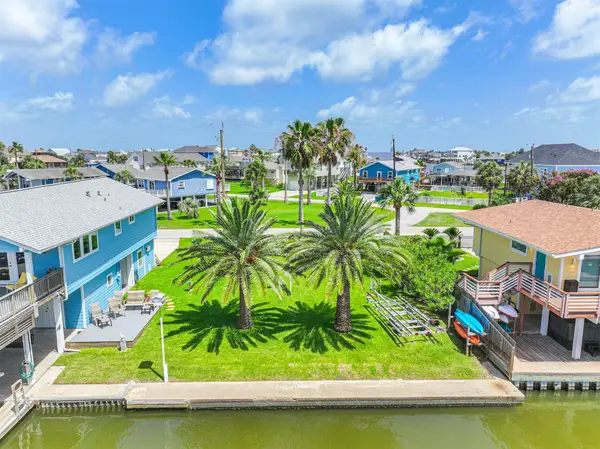 16611 Flamingo Way, Jamaica Beach, TX 77554