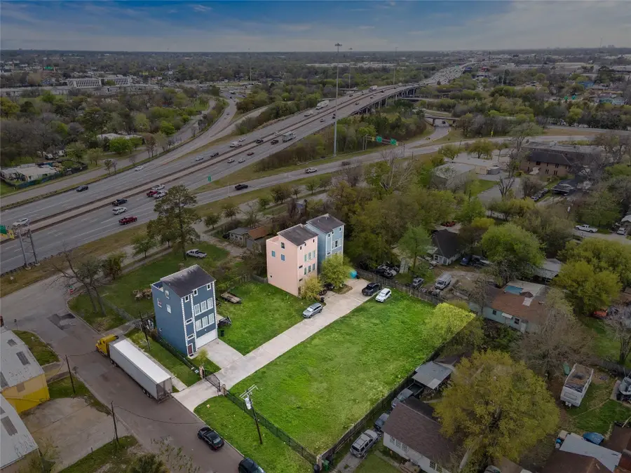 0 Eichwurzel Tbd Lane, Houston, TX 77009 - #3