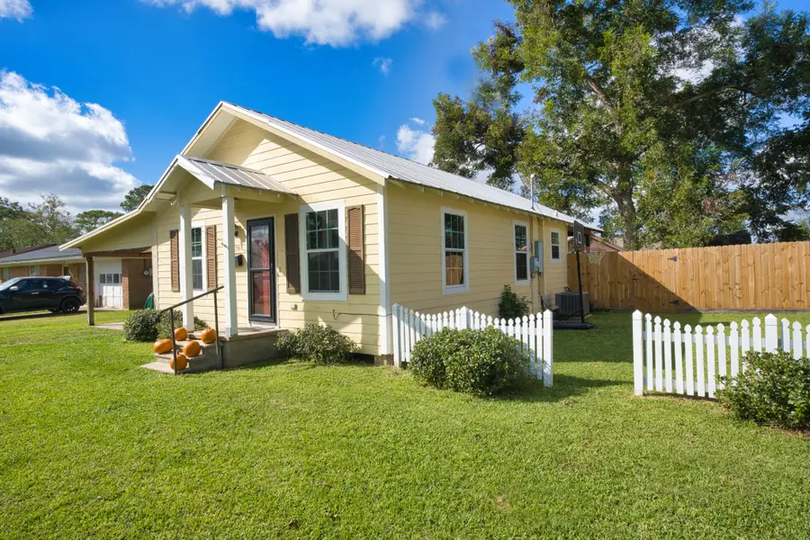 626 S Gray Avenue, West Columbia, TX 77486 - Image #2