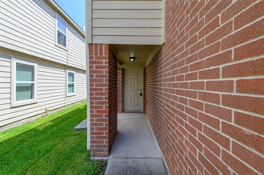 11742 Greensbrook Garden Drive, Houston, TX 77044 - Image #3