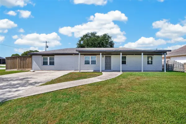 3601 17th Street N, Texas City, TX 77590