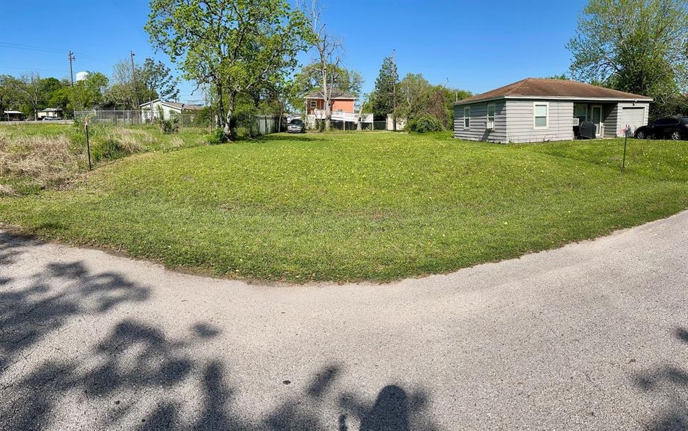 6720 Willow Drive, Hitchcock, TX 77563 BHGRE