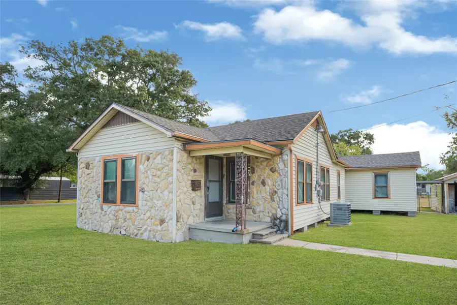 203 S 6th Street, Highlands, TX 77562 - #3