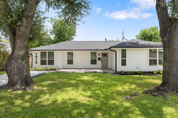 1910 Lynnview Drive, Houston, TX 77055