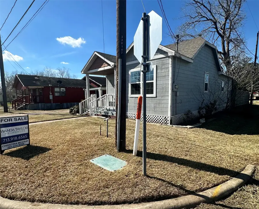 323 N Outlar Street, Wharton, TX 77488 - Image #3