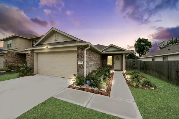 332 Riverwood Village Lane, Sealy, TX 77474