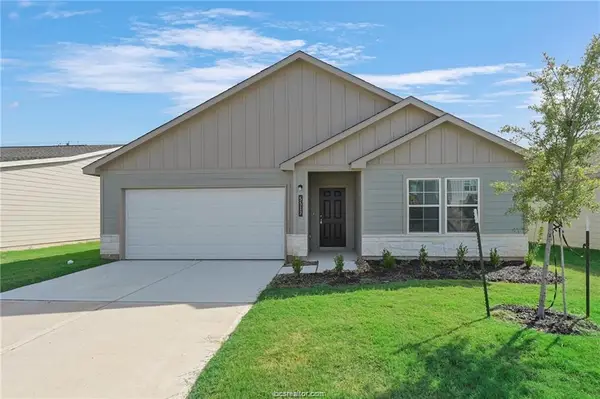 5517 Fox Bluff Drive, Bryan, TX 77807