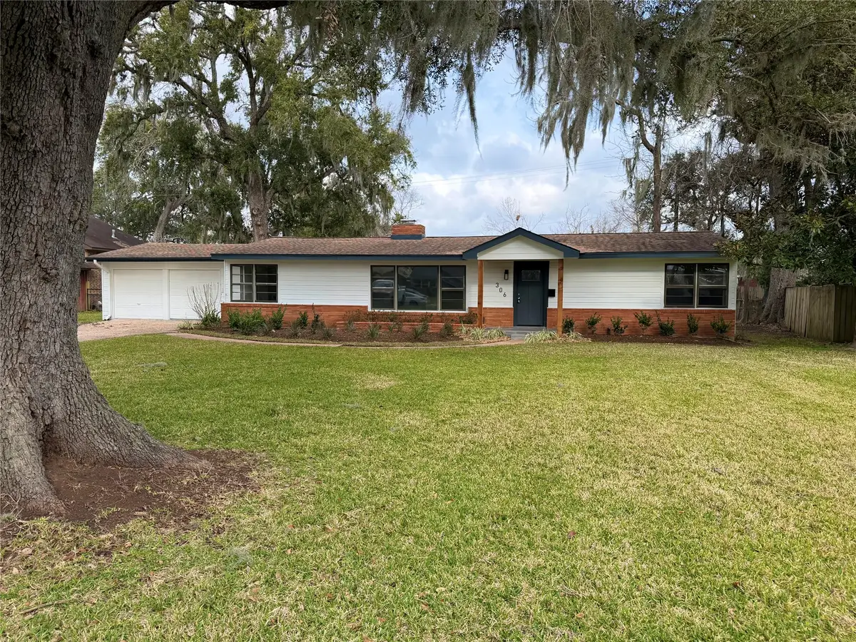 306 Oak Drive, Lake Jackson, TX 77566 - #1