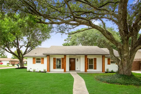 3208 Woodstone Drive, Baytown, TX 77521