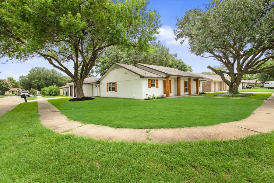 3208 Woodstone Drive, Baytown, TX 77521 - #3