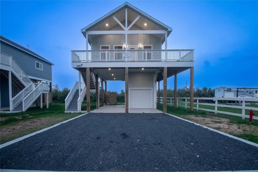 1040 Johnson Road, Gilchrist, TX 77617 - Image #2