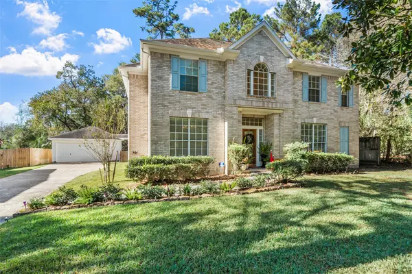 2 N Chantsong Circle, The Woodlands, TX 77382