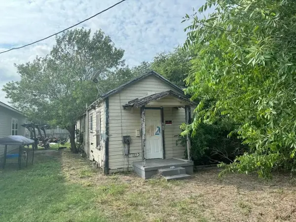 712 Park Street, Sinton, TX 78387