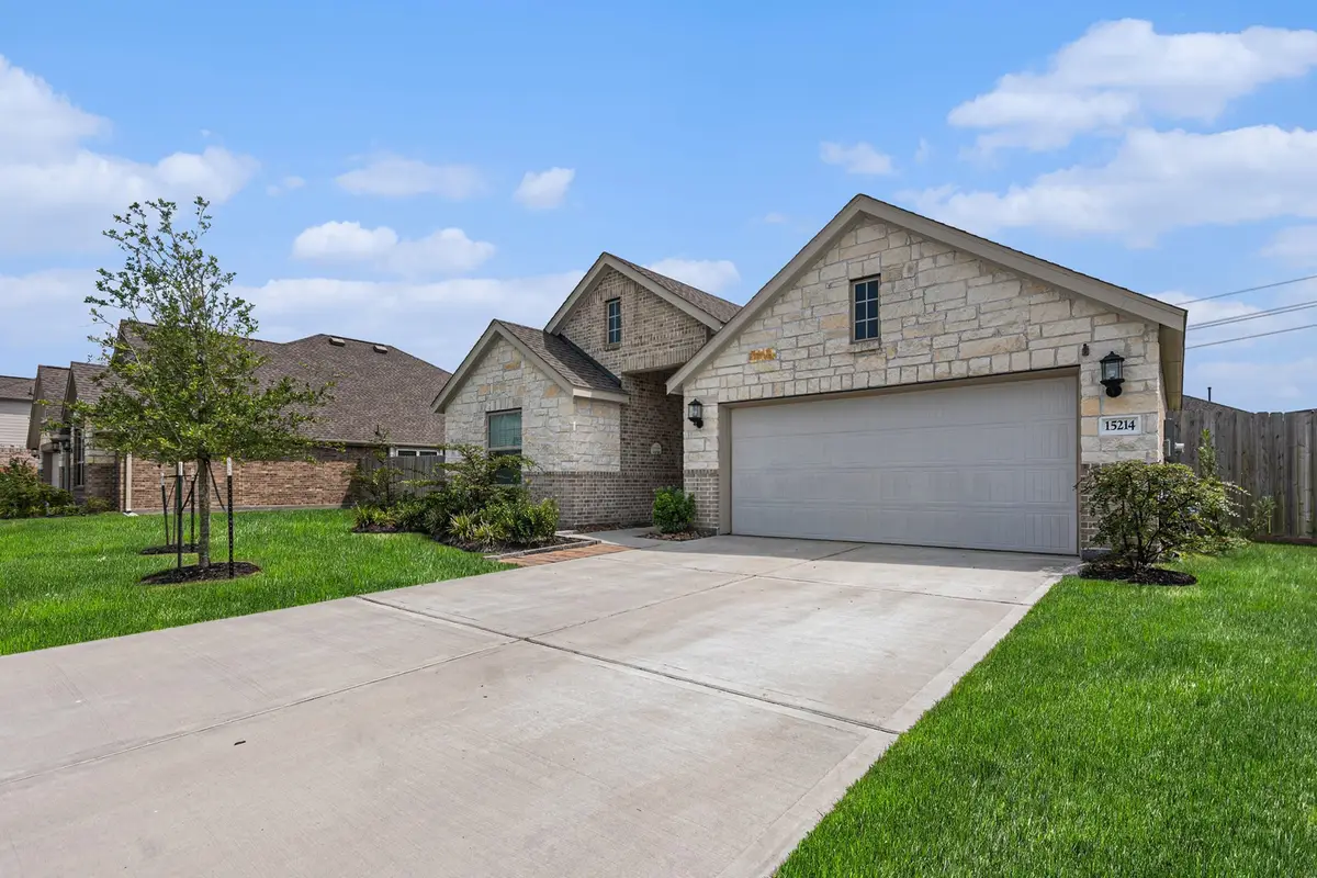 15214 Lake Front Drive, Monterey Belvieu, TX 77523 - Image #1
