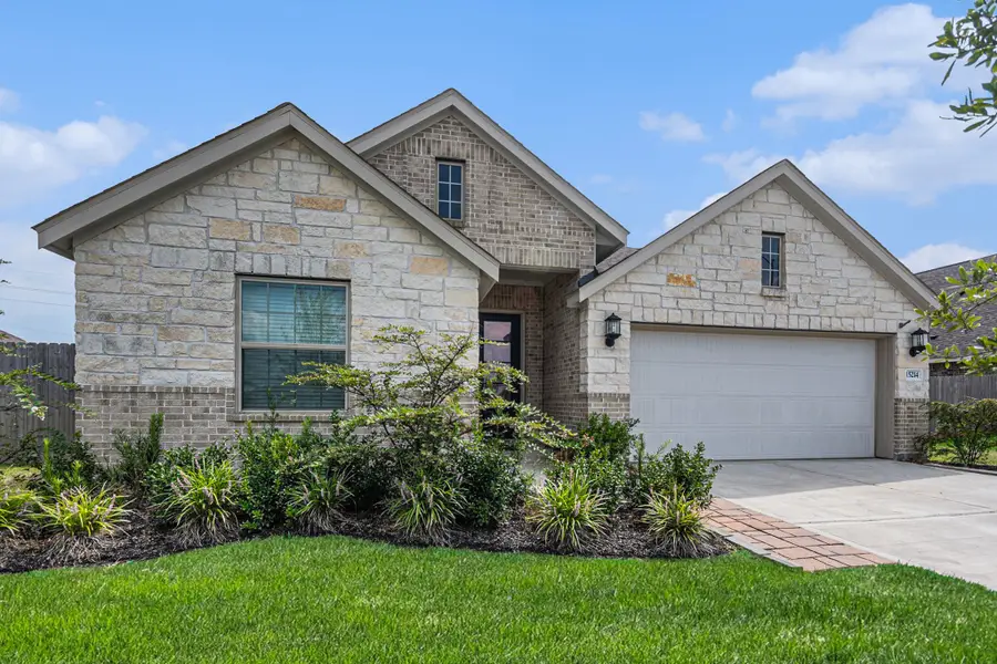15214 Lake Front Drive, Monterey Belvieu, TX 77523 - Image #2