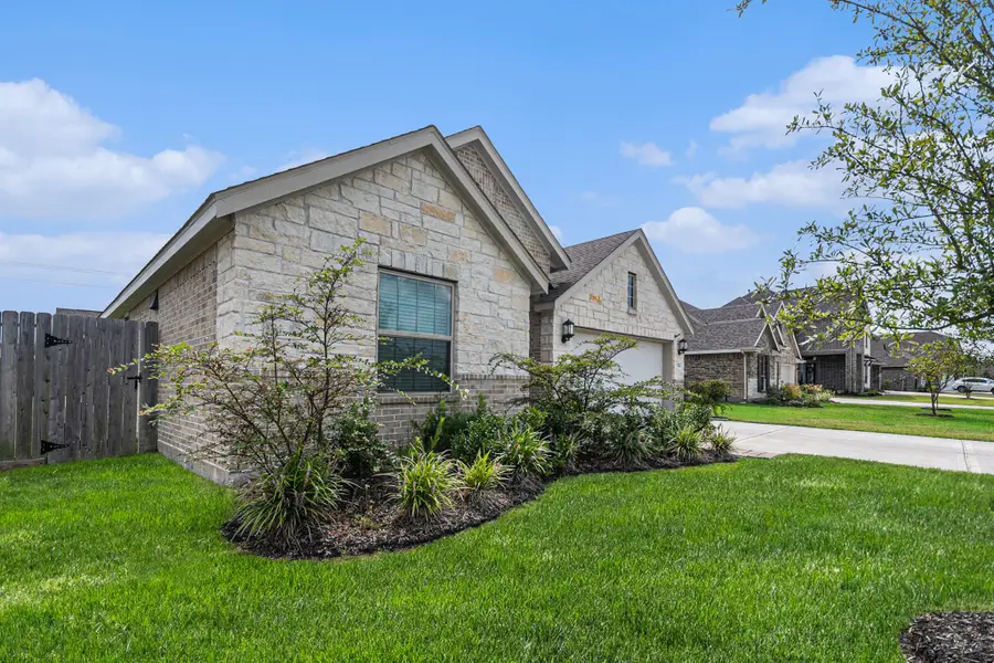 15214 Lake Front Drive, Monterey Belvieu, TX 77523 - Image #3