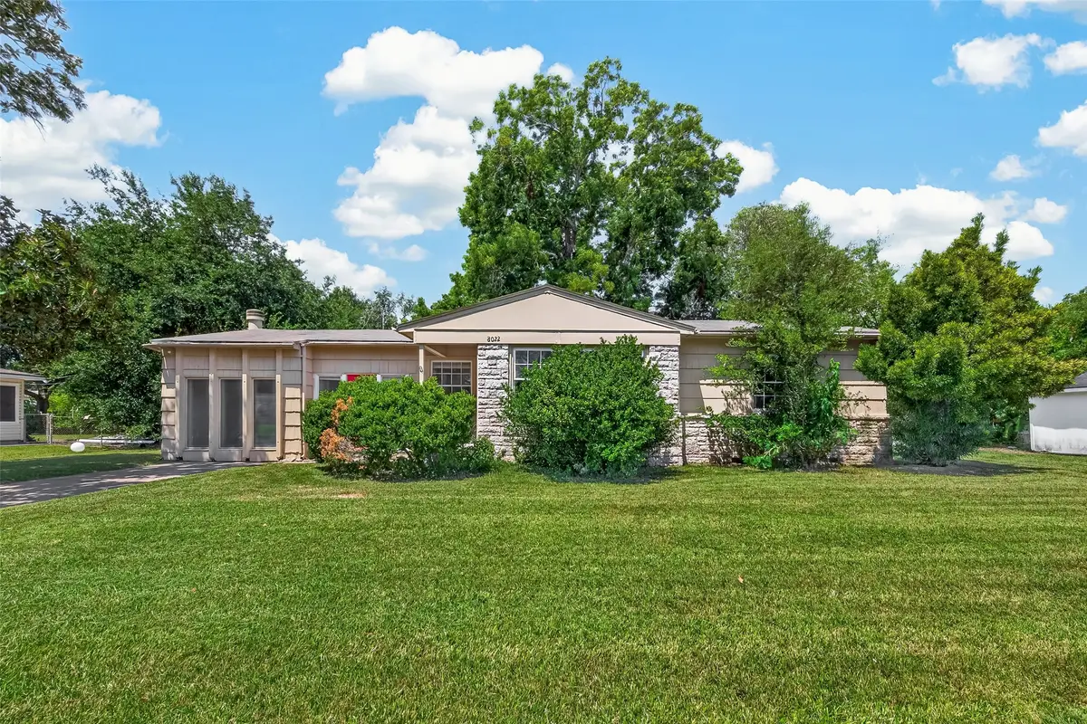 8022 White Avenue, Hitchcock, TX 77563 - #1