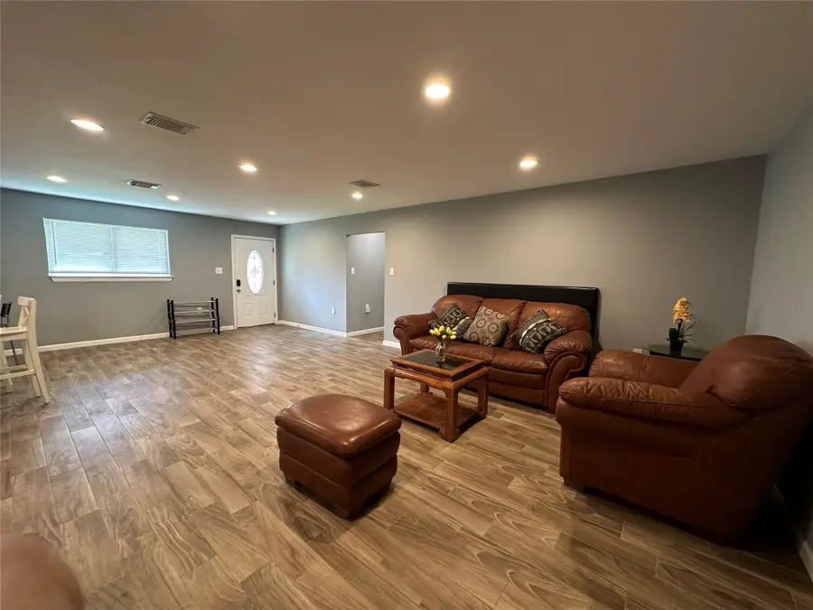 120 Shanklin Road, Angleton, TX 77515 - #2