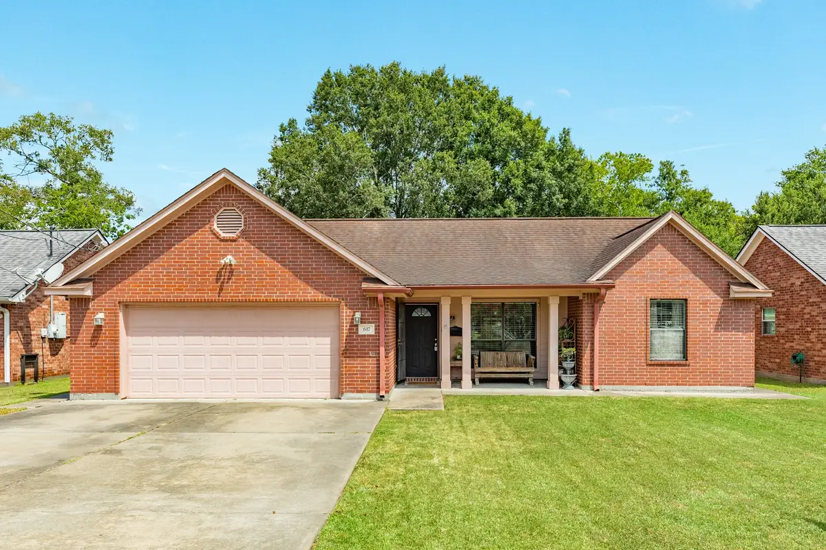 617 E Myrtle Street, Angleton, TX 77515 - #1