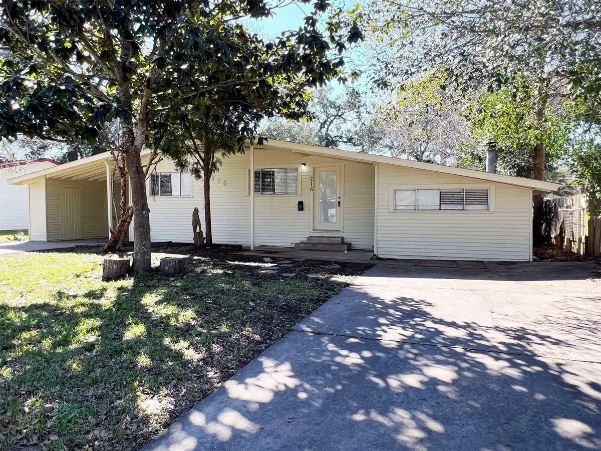 216 Camellia Street, Lake Jackson, TX 77566 - #1