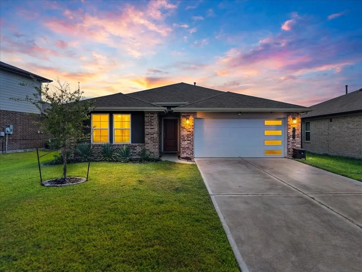 8207 Sugar Cane Lane, Rosharon, TX 77583 - #1