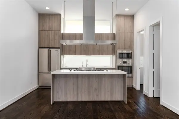 5857 E Post Oak Lane, Houston, TX 77055