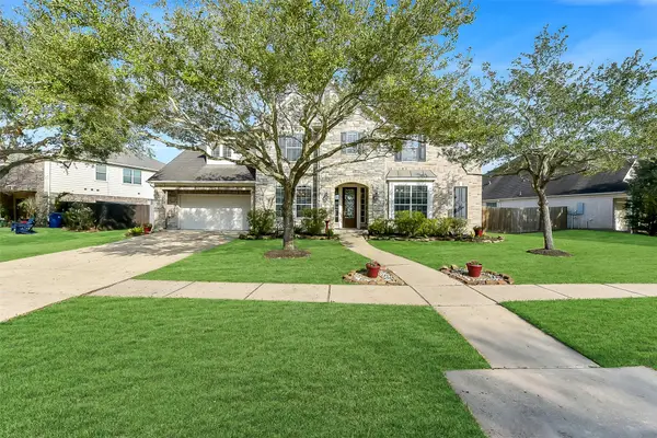2413 Mountain Falls Court, Friendswood, TX 77546