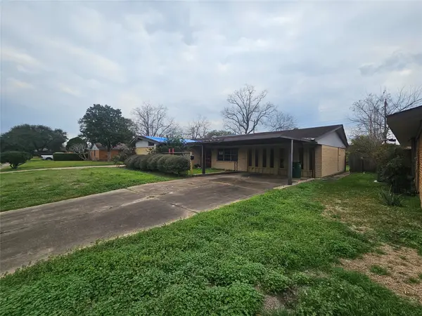 5327 Knotty Oaks Trail, Houston, TX 77045