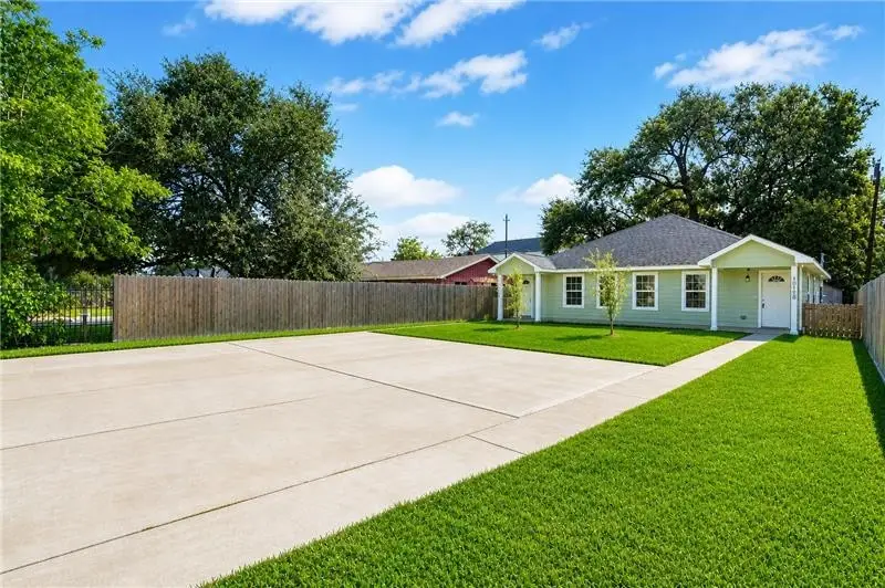1010 Clinton Park Street #A/B, Houston, TX 77029 - #3
