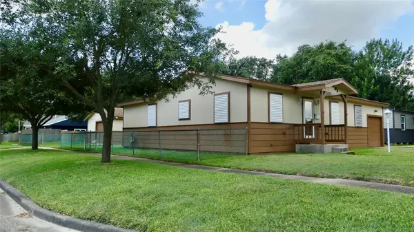 801 19th Avenue N, Texas City, TX 77590