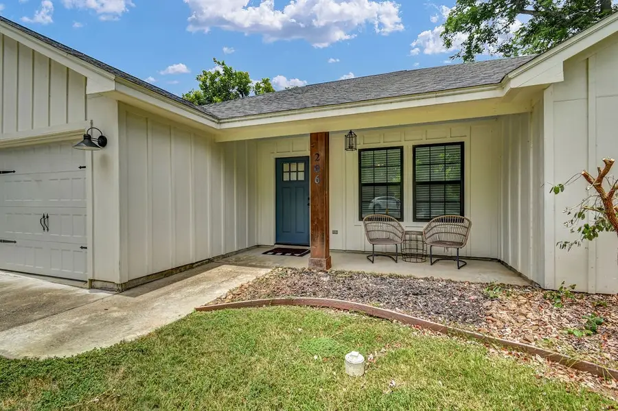 206 Southern Oaks Drive, Lake Jackson, TX 77566 - #2