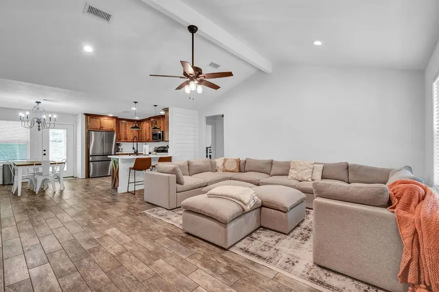 206 Southern Oaks Drive, Lake Jackson, TX 77566 - #3