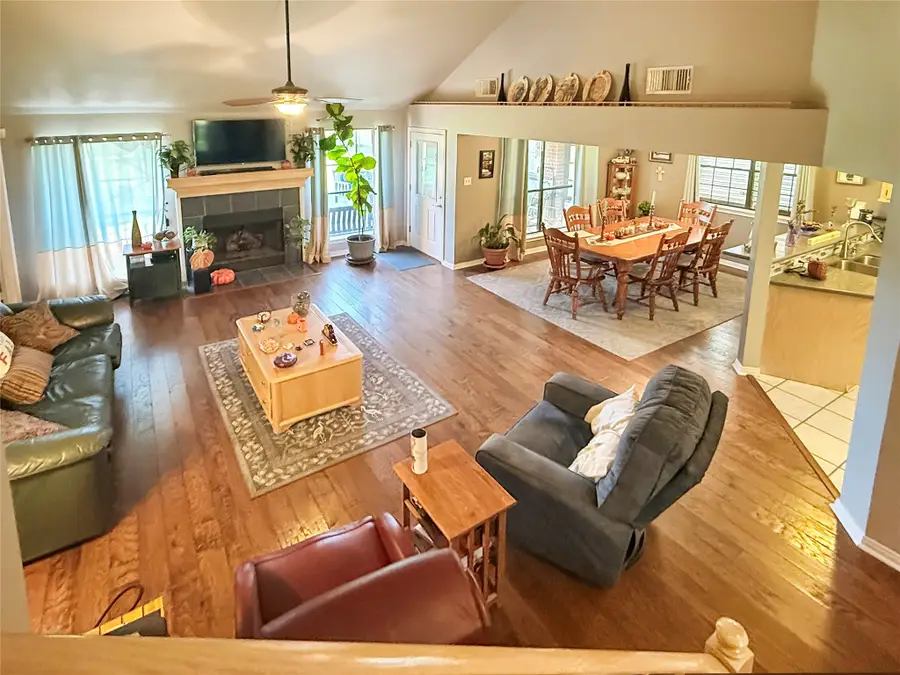 8 Rayburn Ridge, Angleton, TX 77515 - Image #2