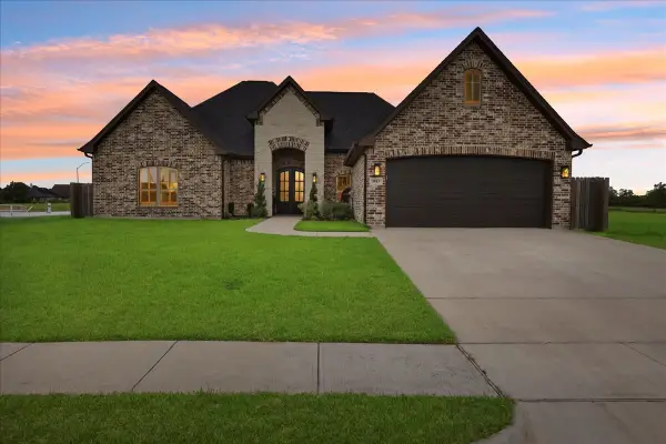 3915 Saif Wood, Beaumont, TX 77657