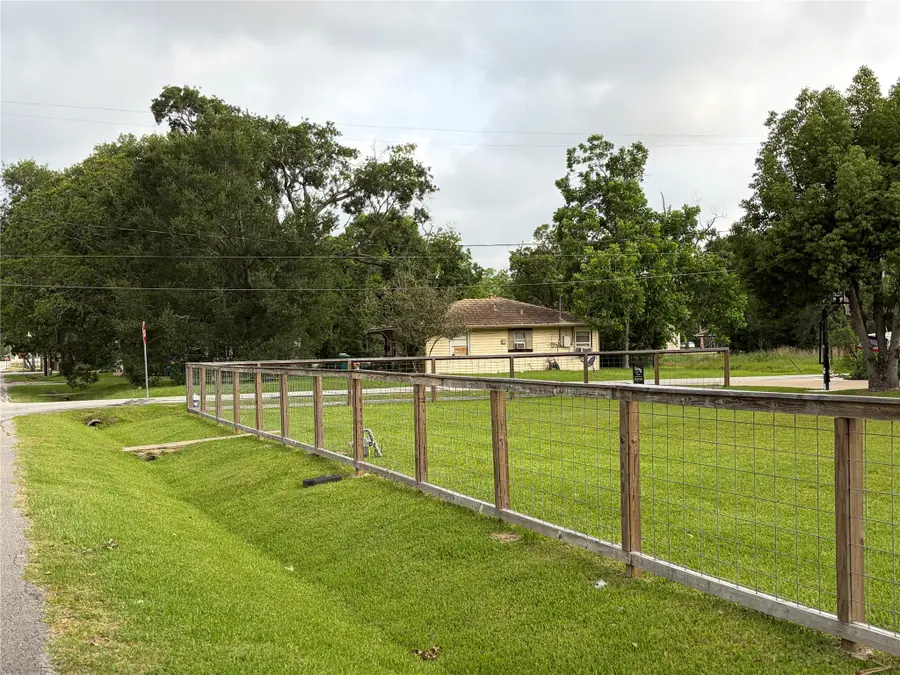 1208 4th Street, Seabrook, TX 77586 - #2