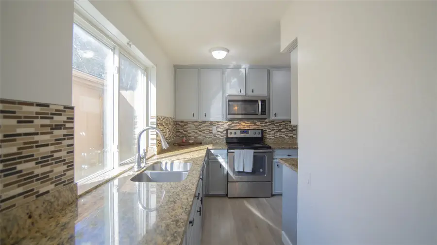 10662 Bexley Drive, Houston, TX 77099 - Image #2