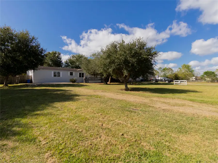 5115 Quail West Road, Alvin, TX 77511 - Image #3