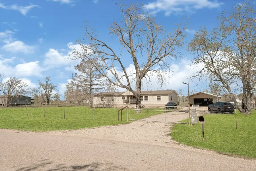 9222 Avenue C, Liverpool, TX 77577 - #3