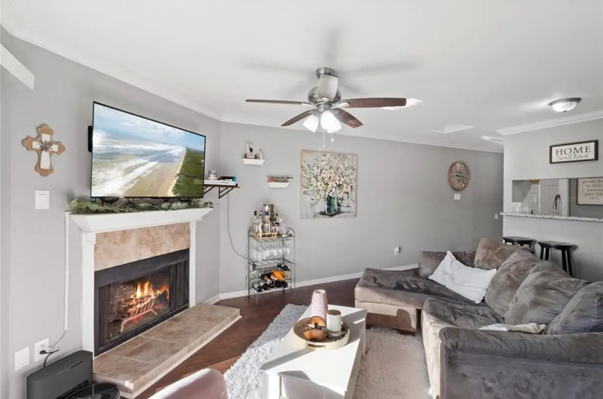 18800 Egret Bay Boulevard #406, Webster, TX 77058 - Image #1