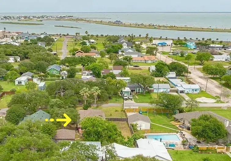 819 N Austin Street, Rockport, TX 78382 - Image #2