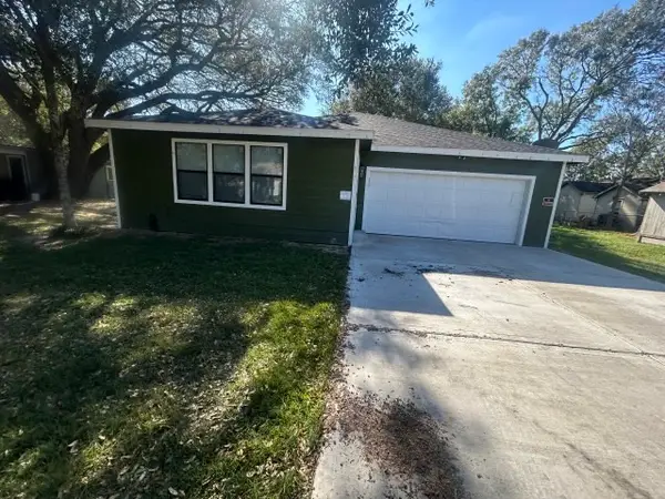 807 Erin Street, El Campo, TX 77437