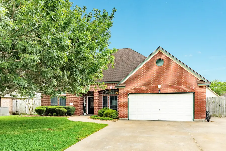 115 Warbler Ct, Richwood, TX 77531 - #2