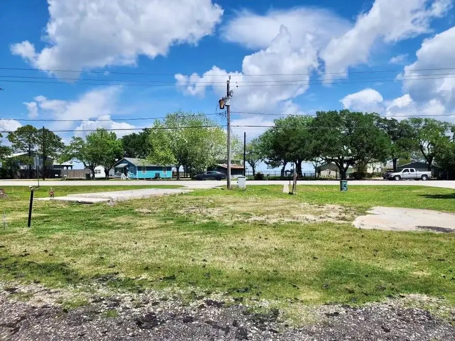 4828 W Bayshore Drive, Bacliff, TX 77518 - Image #2