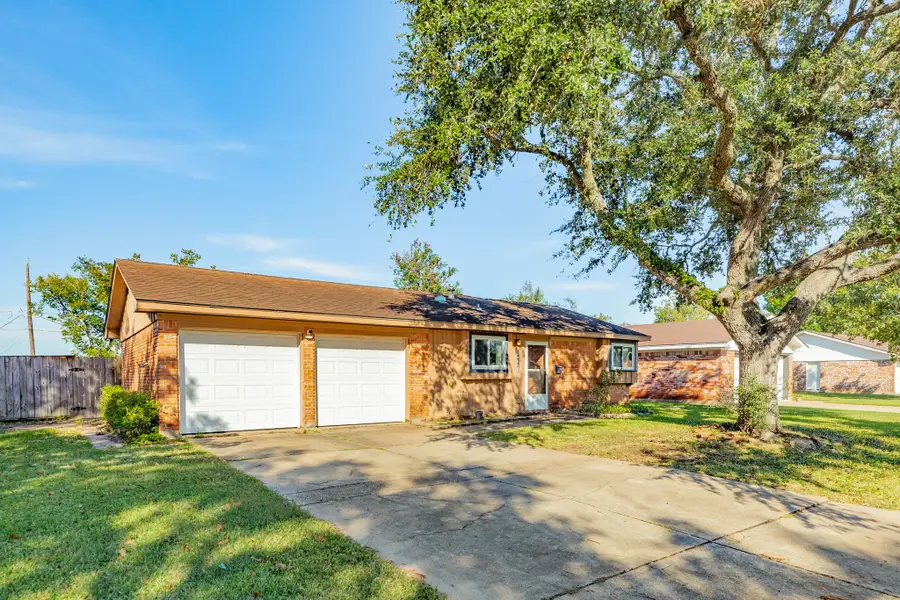 117 Talisman Street, Lake Jackson, TX 77566 - Image #3